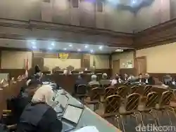 2 Bos Smelter Swasta Diadili dan Dituntut 8 dan 14 Tahun Penjara dalam Kasus Korupsi Timah